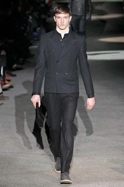 Look 3